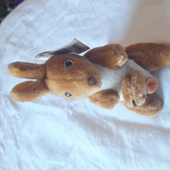 Mini brown kangaroo teddy with baby in  pouch and mini handcrafted boomerang set - Picture 2 of 7